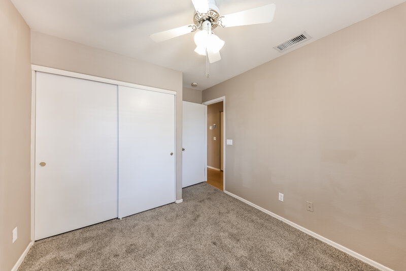 2,000/Mo, 4046 W Abraham Ln Glendale, AZ 85308 Bedroom View 2