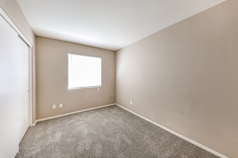 2,000/Mo, 4046 W Abraham Ln Glendale, AZ 85308 Bedroom View 3