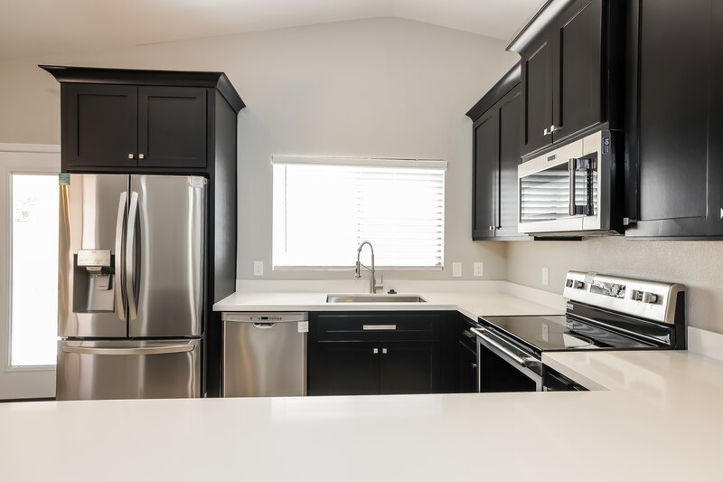 2,065/Mo, 8751 W Loma Ln Peoria, AZ 85345 Kitchen View 2