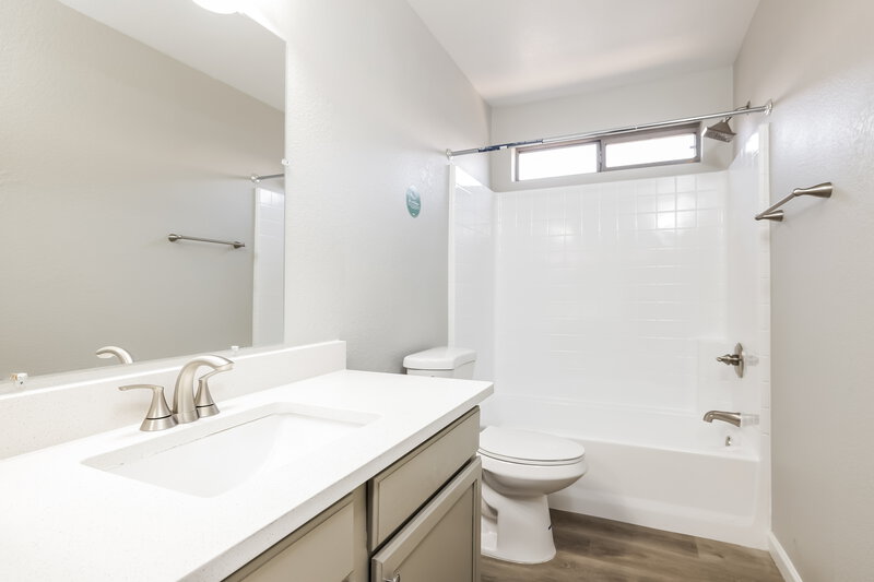 2,065/Mo, 8751 W Loma Ln Peoria, AZ 85345 Bathroom View