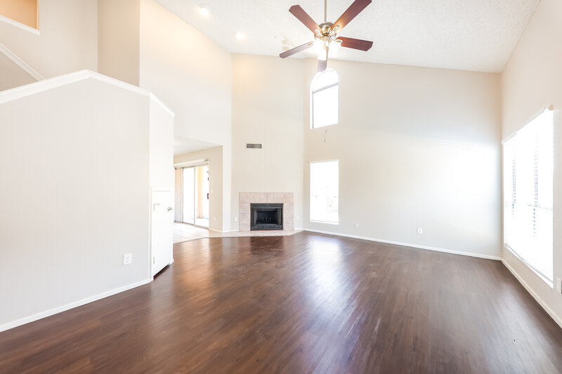3,100/Mo, 19238 N 5th St Phoenix, AZ 85024 Living Room View