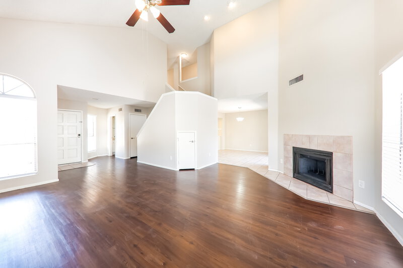 3,100/Mo, 19238 N 5th St Phoenix, AZ 85024 Living Room View 2