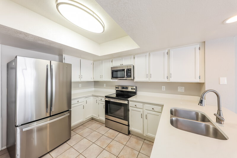 3,100/Mo, 19238 N 5th St Phoenix, AZ 85024 Kitchen View