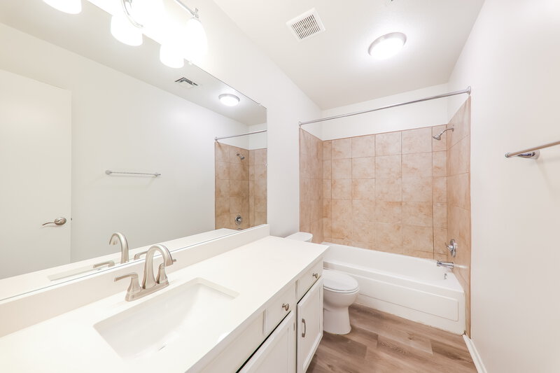 3,100/Mo, 19238 N 5th St Phoenix, AZ 85024 Bathroom View