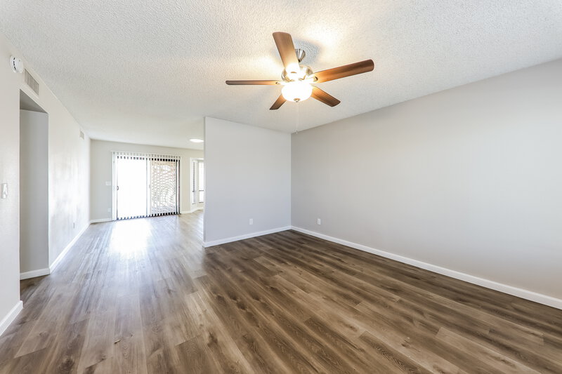 2,305/Mo, 18417 N 55th Dr Glendale, AZ 85308 Living Room View