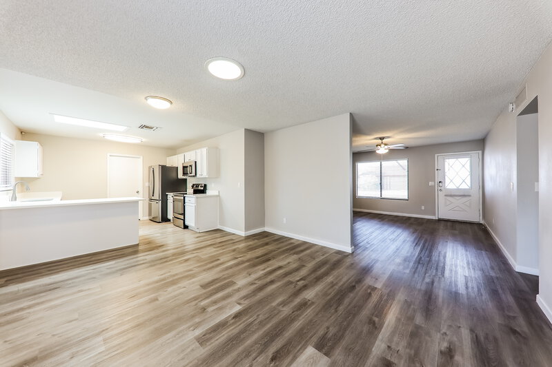 2,305/Mo, 18417 N 55th Dr Glendale, AZ 85308 Living Room View 4
