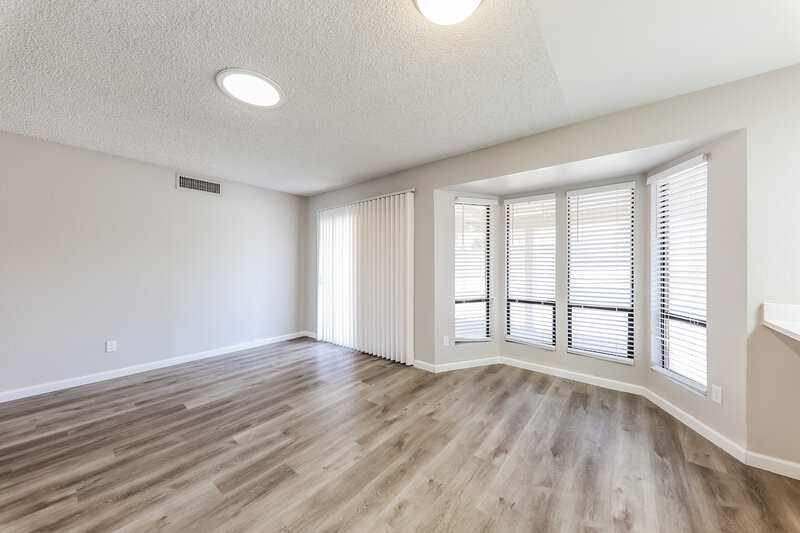 2,305/Mo, 18417 N 55th Dr Glendale, AZ 85308 Dining Room View