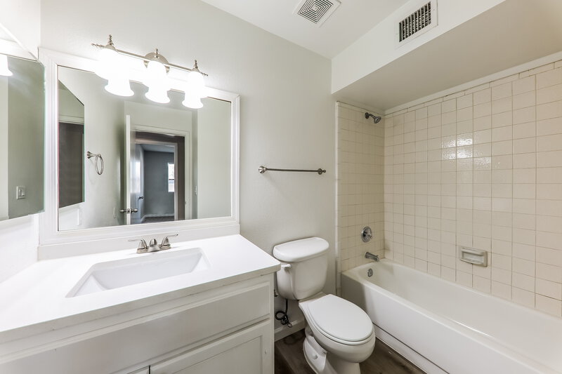2,305/Mo, 18417 N 55th Dr Glendale, AZ 85308 Bathroom View