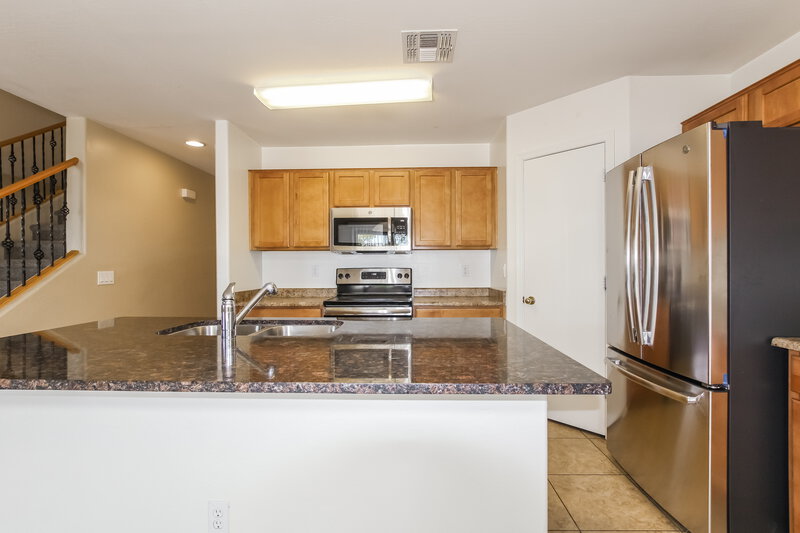 3,420/Mo, 6546 S 43rd Dr Laveen, AZ 85339 Kitchen View