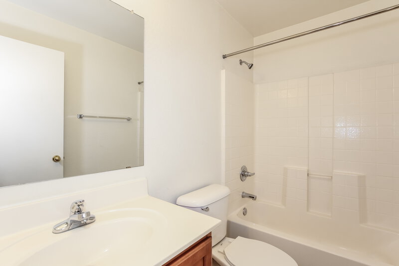 3,420/Mo, 6546 S 43rd Dr Laveen, AZ 85339 Bathroom View