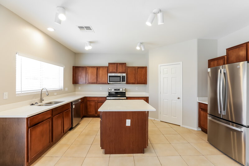 2,235/Mo, 5130 W Apollo Rd Laveen, AZ 85339 Kitchen View