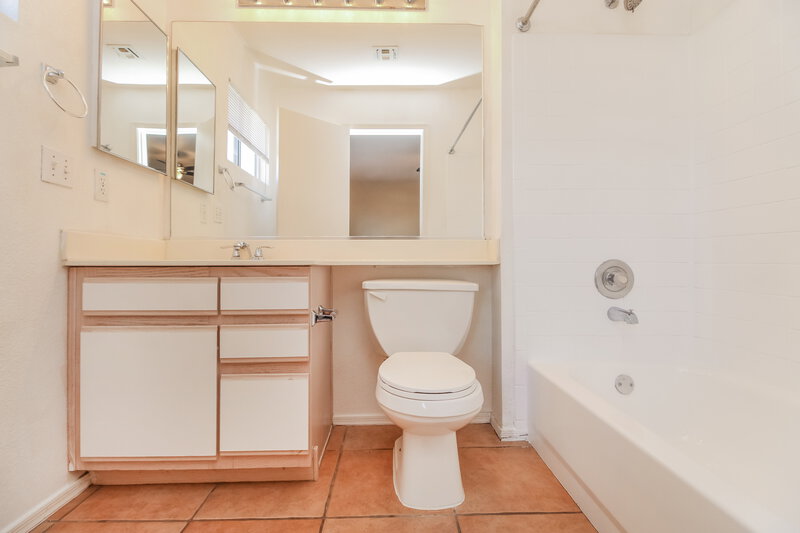 0/Mo, 8046 E Fairfield St Mesa, AZ 85207 Main Bathroom View