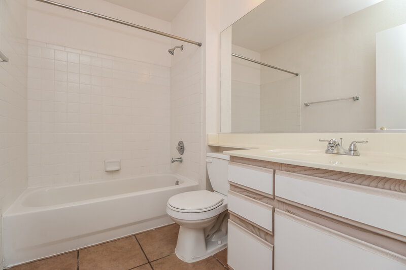 0/Mo, 8046 E Fairfield St Mesa, AZ 85207 Bathroom View