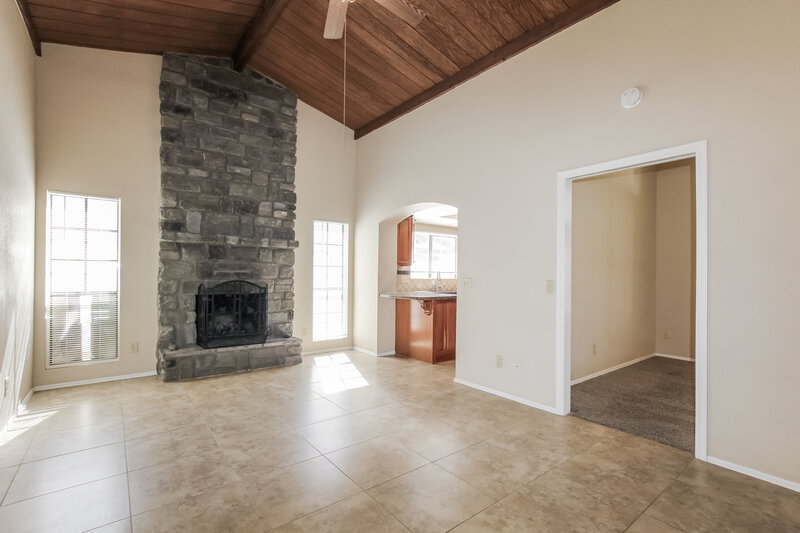 2,835/Mo, 6709 W Topeka Dr Glendale, AZ 85308 familyroom View