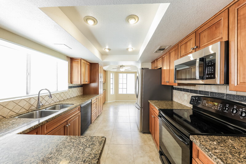 2,780/Mo, 6709 W Topeka Dr Glendale, AZ 85308 Kitchen View