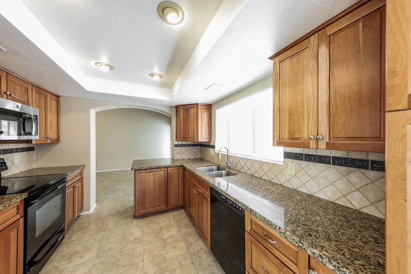 2,780/Mo, 6709 W Topeka Dr Glendale, AZ 85308 Kitchen View 2