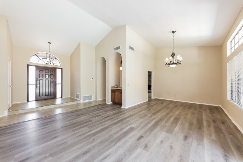 2,780/Mo, 6709 W Topeka Dr Glendale, AZ 85308 Family Room View 2
