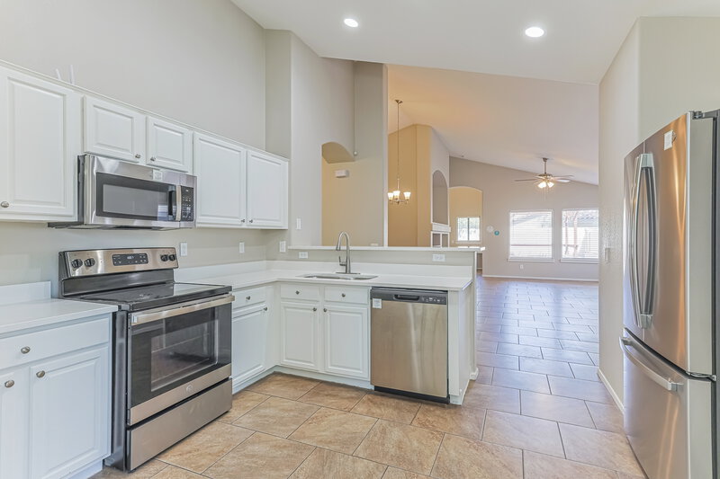 2,170/Mo, 4090 E Rustler Way Gilbert, AZ 85297 Kitchen View