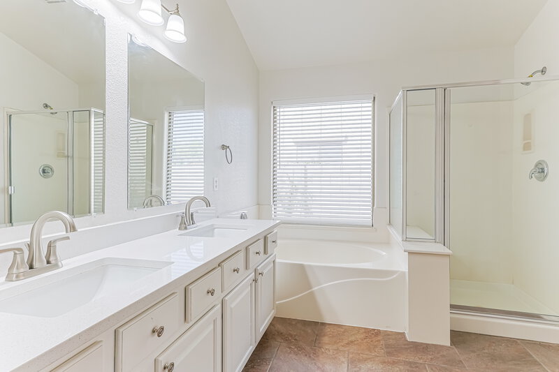 2,170/Mo, 4090 E Rustler Way Gilbert, AZ 85297 Main Bathroom View