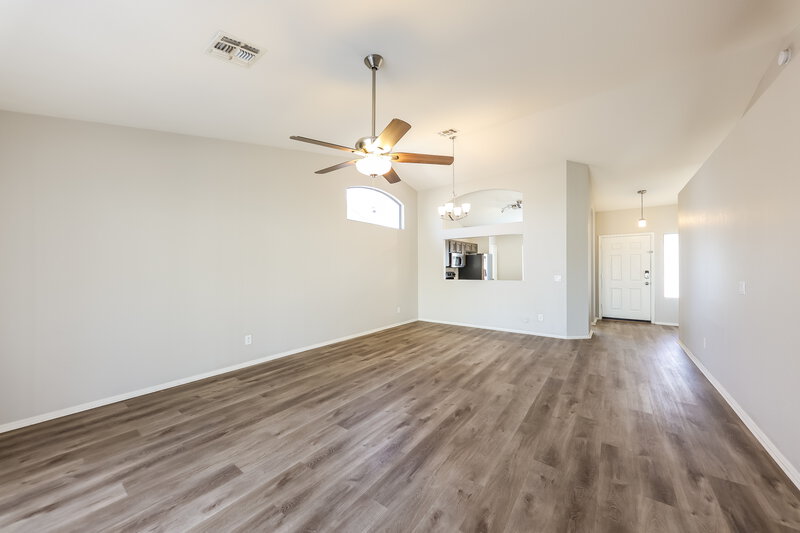 1,900/Mo, 11214 W Barbara Ave Peoria, AZ 85345 Living Room View