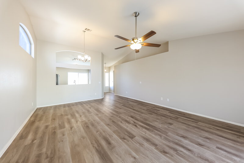 1,900/Mo, 11214 W Barbara Ave Peoria, AZ 85345 Living Room View 2