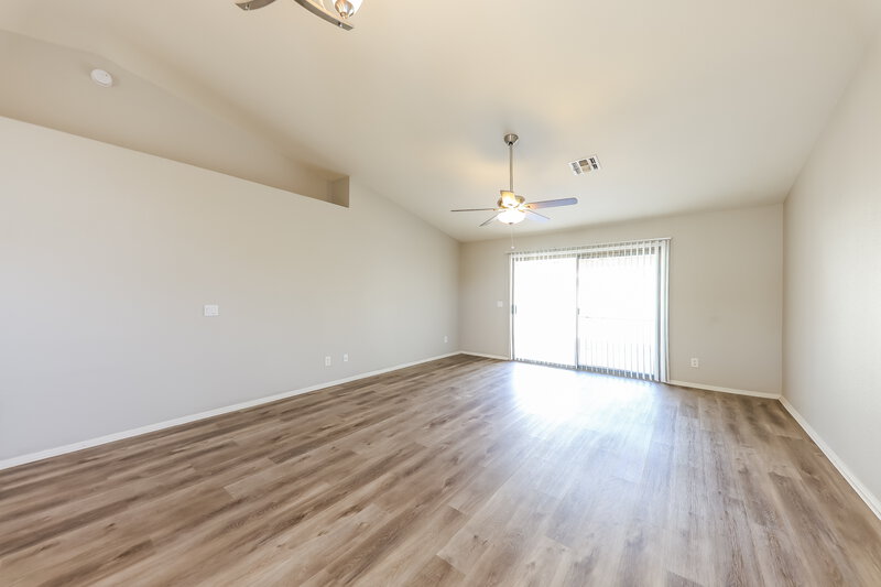 1,900/Mo, 11214 W Barbara Ave Peoria, AZ 85345 Living Room View 3