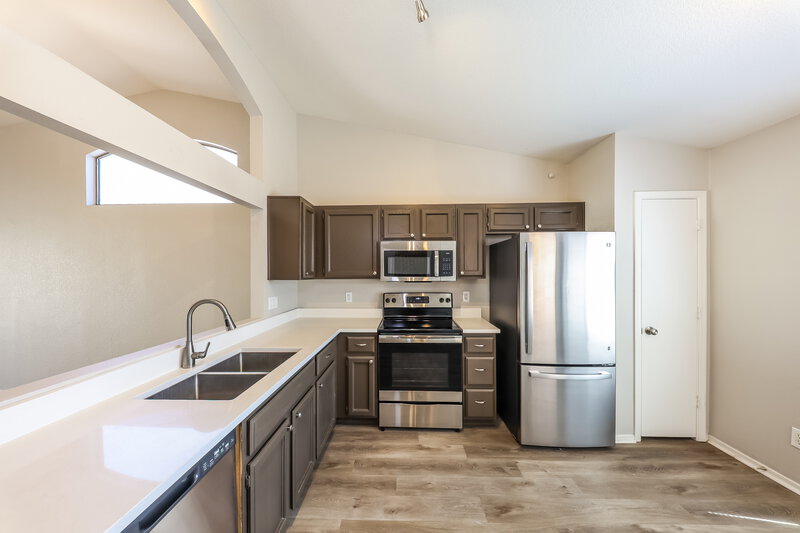 1,900/Mo, 11214 W Barbara Ave Peoria, AZ 85345 Kitchen View