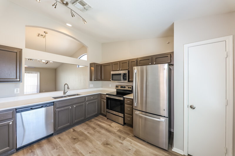 1,900/Mo, 11214 W Barbara Ave Peoria, AZ 85345 Kitchen View 3