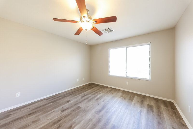 1,900/Mo, 11214 W Barbara Ave Peoria, AZ 85345 Main Bedroom View