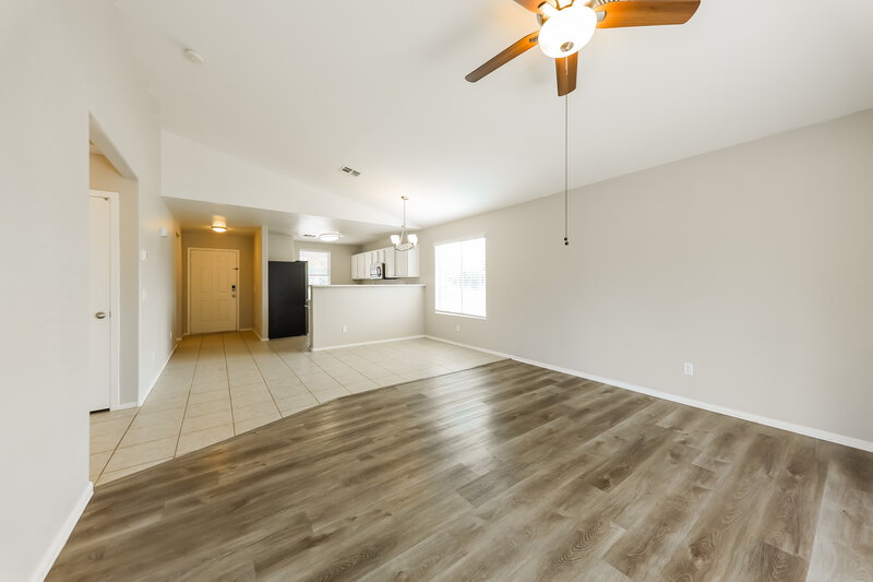 0/Mo, 11335 W Crestbrook Dr Surprise, AZ 85378 Living Room View 2