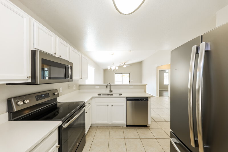 0/Mo, 11335 W Crestbrook Dr Surprise, AZ 85378 Kitchen View 2