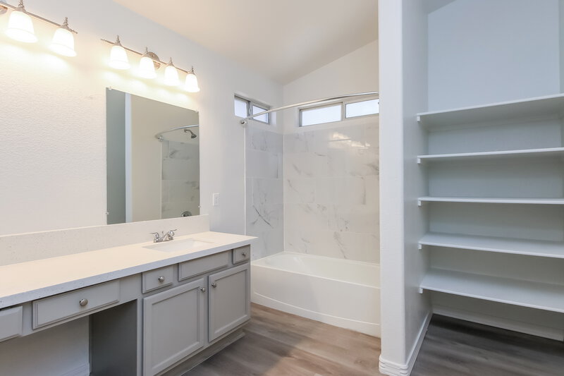 2,660/Mo, 1506 S Dove St Gilbert, AZ 85233 Main Bathroom View