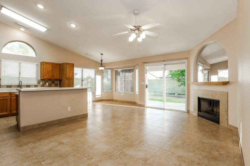 2,415/Mo, 1625 E Sheffield Ave Chandler, AZ 85225 Family Room View 2