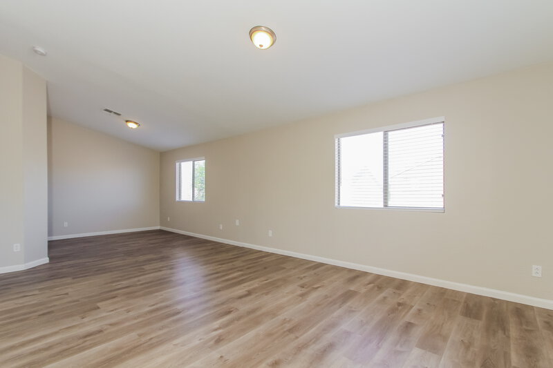 2,790/Mo, 5907 S 32nd Ln Phoenix, AZ 85041 Loft View