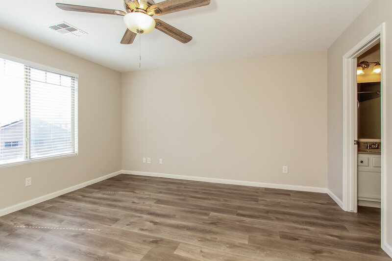 2,790/Mo, 5907 S 32nd Ln Phoenix, AZ 85041 Main Bedroom View