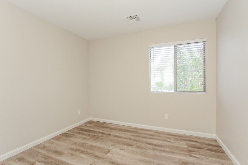 2,790/Mo, 5907 S 32nd Ln Phoenix, AZ 85041 Bedroom View 2