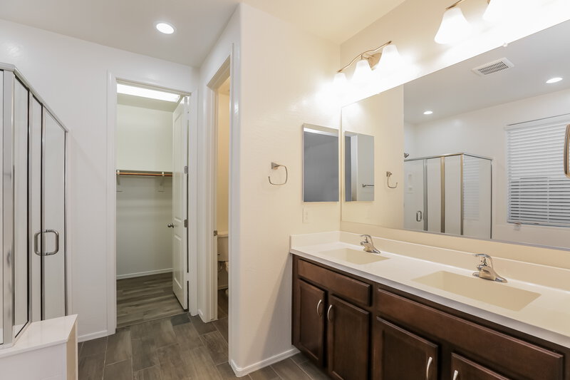 2,585/Mo, 4150 W Ardmore Rd Laveen, AZ 85339 Main Bathroom View