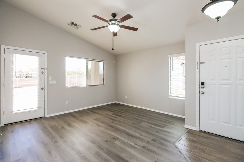 1,740/Mo, 35671 N Mirandesa Dr San Tan Valley, AZ 85143 Living Room View