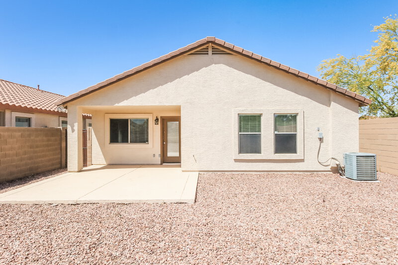 1,740/Mo, 35671 N Mirandesa Dr San Tan Valley, AZ 85143 Rear View