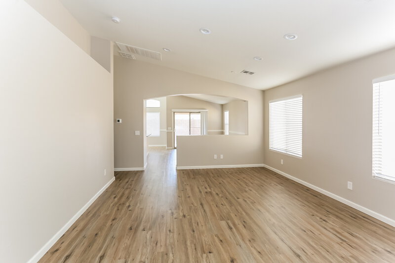 2,230/Mo, 6418 W Magnolia St Phoenix, AZ 85043 Living Room View