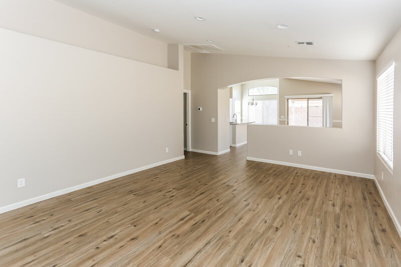 2,230/Mo, 6418 W Magnolia St Phoenix, AZ 85043 Living Room View 3