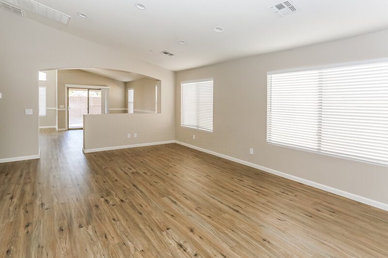 2,230/Mo, 6418 W Magnolia St Phoenix, AZ 85043 Living Room View 4