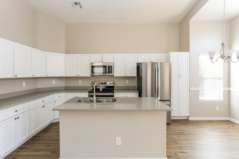 2,230/Mo, 6418 W Magnolia St Phoenix, AZ 85043 Kitchen View