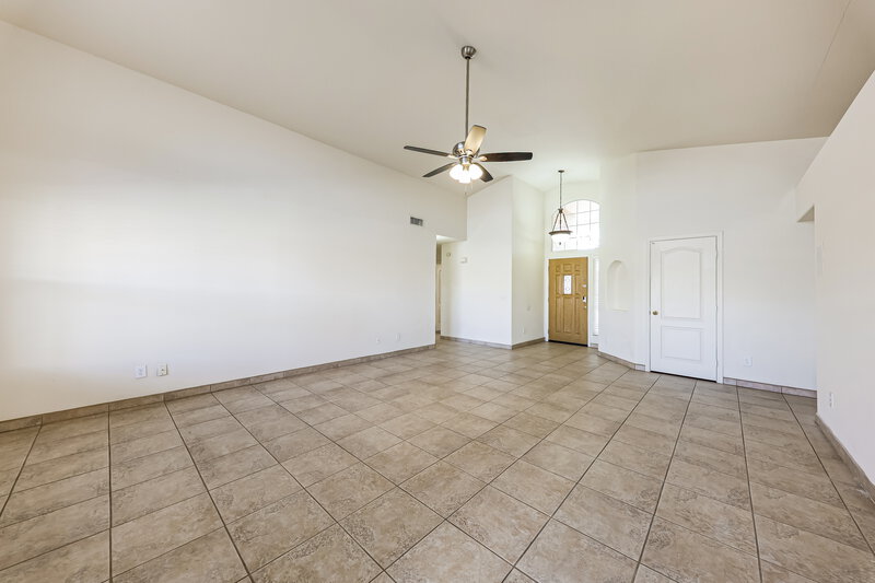 2,180/Mo, 9960 W Runion Dr Peoria, AZ 85382 Living Room View 3
