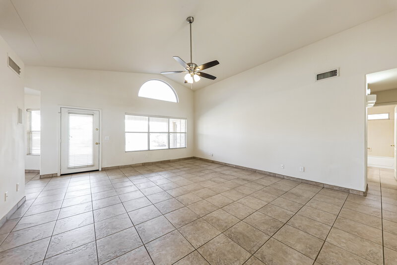 2,180/Mo, 9960 W Runion Dr Peoria, AZ 85382 Living Room View 4