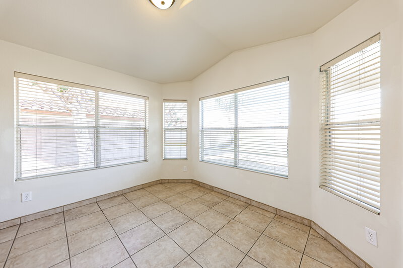 2,180/Mo, 9960 W Runion Dr Peoria, AZ 85382 Dining Room View