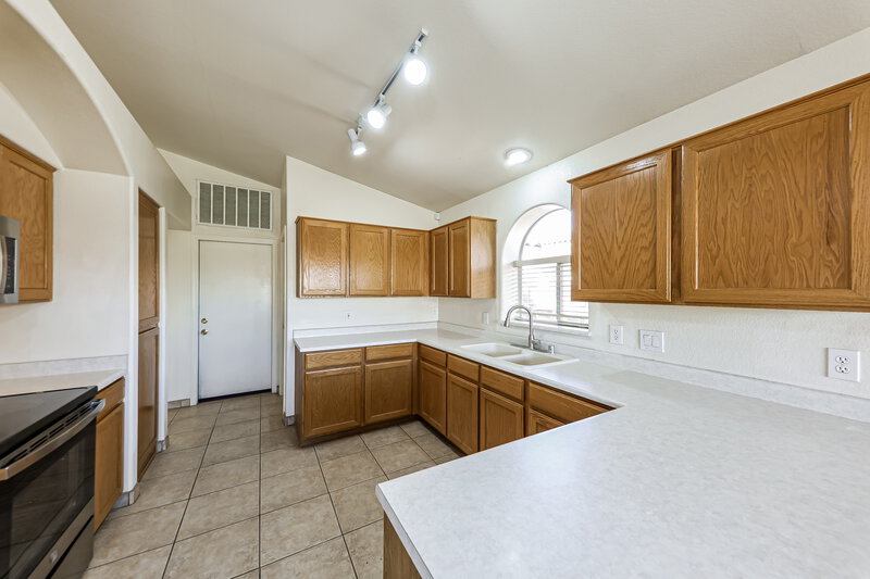 2,180/Mo, 9960 W Runion Dr Peoria, AZ 85382 Kitchen View