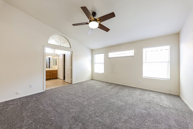 2,180/Mo, 9960 W Runion Dr Peoria, AZ 85382 Main Bedroom View