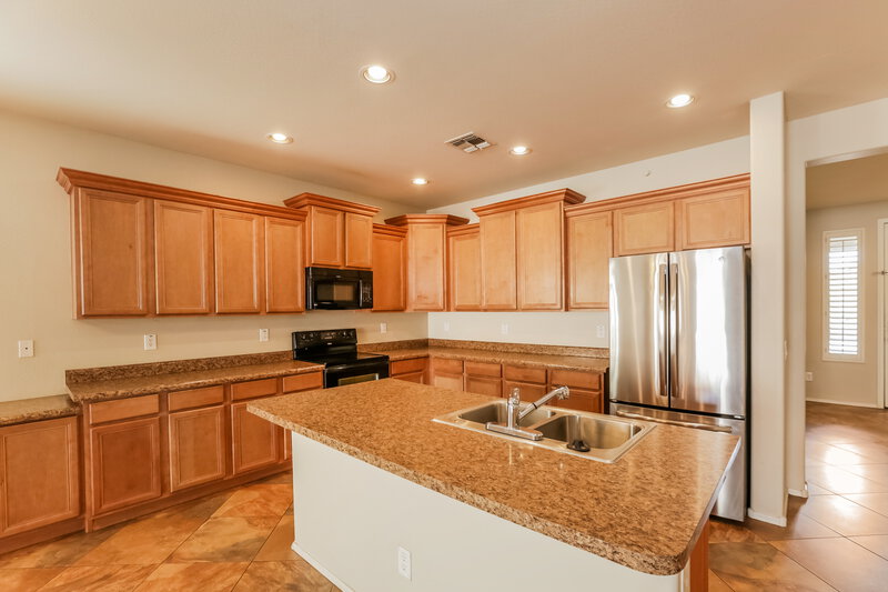 2,240/Mo, 11720 W Villa Chula Ct Sun City, AZ 85373 Kitchen View 2