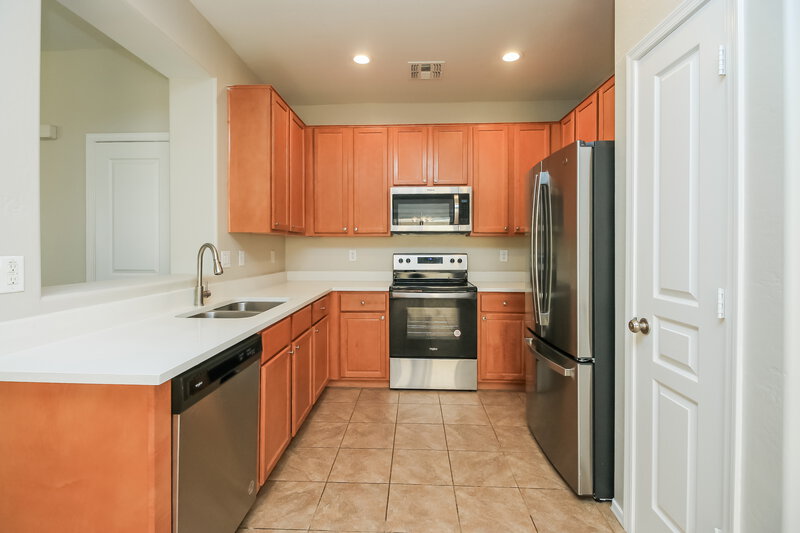 2,050/Mo, 3884 E Santa Fe Ln Gilbert, AZ 85297 Kitchen View